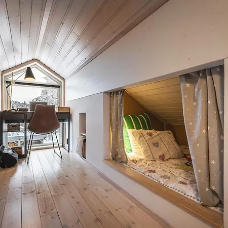 Gullstrupa, Spacious Family In