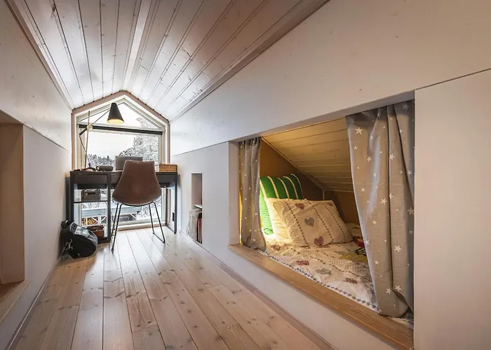 Gullstrupa, Spacious Family In